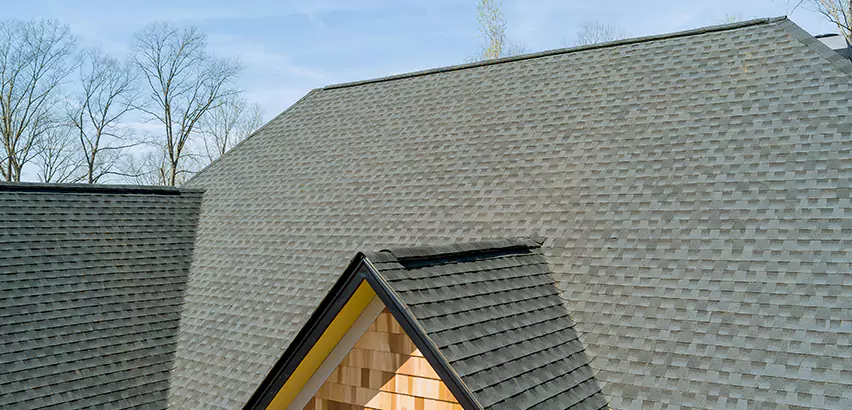 Replacing Vinyl Siding With Cedar Shingles in Elgin