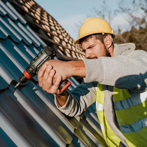 Why Elgin Homeowners Choose Elgin Roofing Pro for Steel Roof Repair Service?